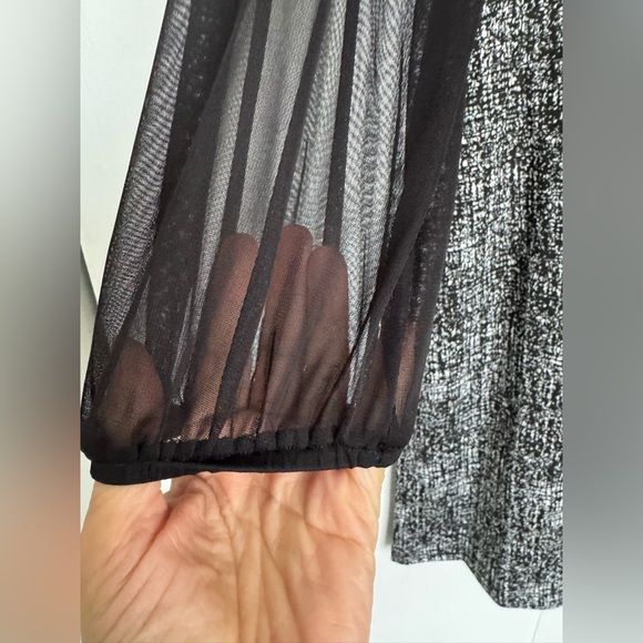 🎄🎁 Gorgeous A line Dress with 8 golden B buttons Shear long sleeves black large - Picture 6 of 10